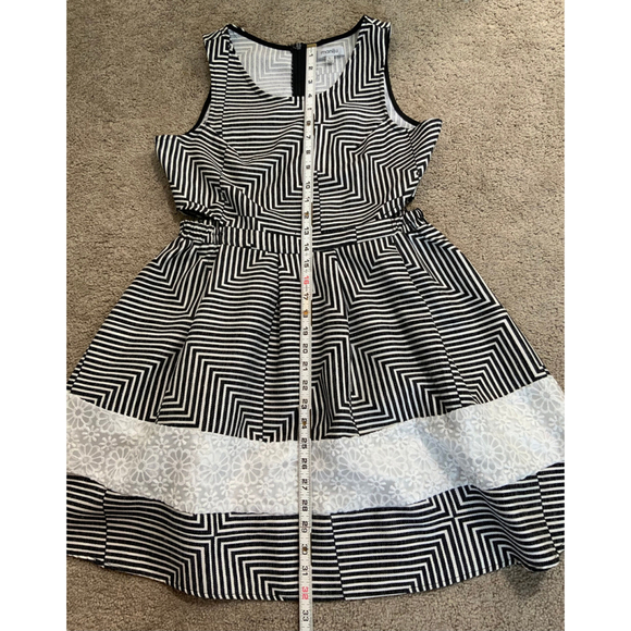 Maniju Women's A-Line Dress Large Black White Geometric Pattern Peek-A-Boo Side - Picture 8 of 16